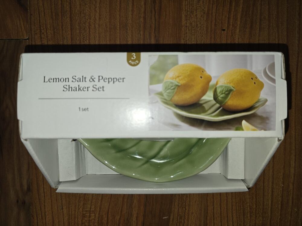 Stoneware Lemon salt and pepper shaker with leaf plate new Cottage Core S6